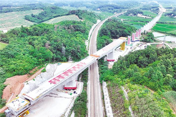 襄荆高铁跨浩吉铁路大桥成功转体_fororder_微信图片_20240619091757