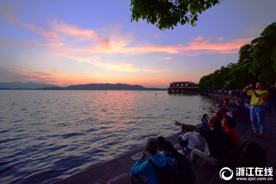 久违了！日落西湖现夕阳云天