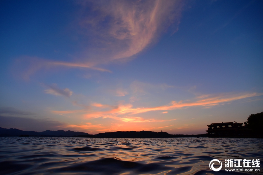 久违了！日落西湖现夕阳云天