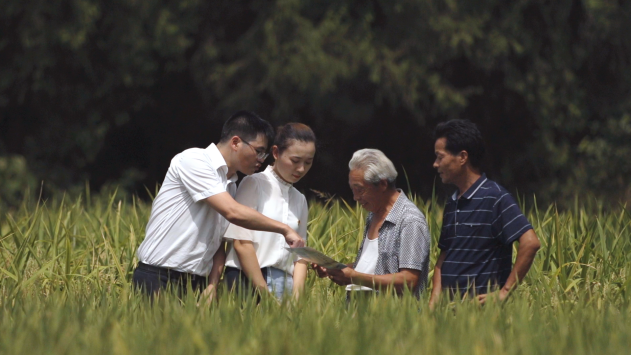 巴中市巴州区持续推动“群众诉求大起底”走深走实_fororder_党员干部下沉一线了解群众诉求化解诉求 供图 巴中市巴州区融媒体