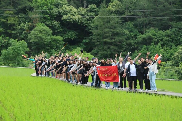 深入秦岭乡村 走进中国生活——应用中文学院国际学生赴陕西留坝、西安研学_fororder_1