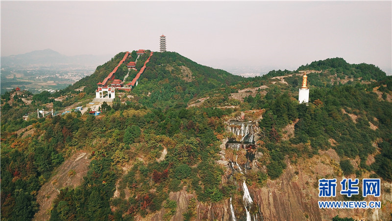 航拍湖北大冶雷山风景区 雷峰塔下感受亿年火山奇观