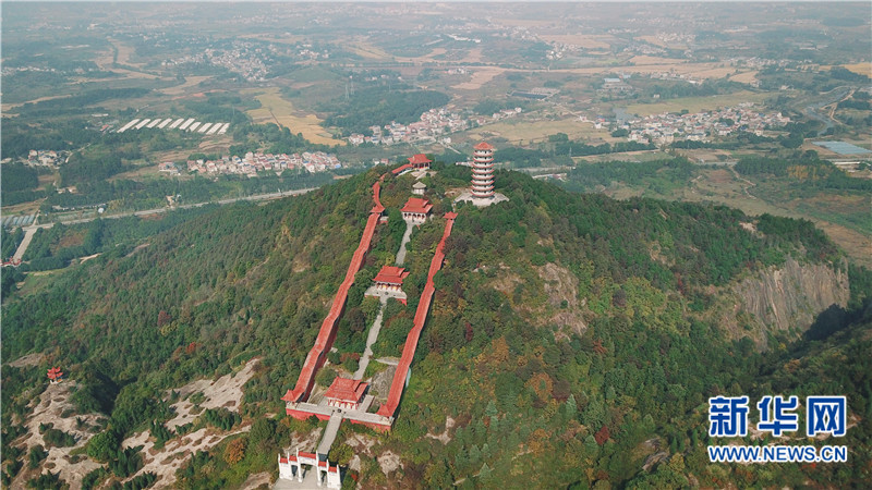 航拍湖北大冶雷山风景区 雷峰塔下感受亿年火山奇观