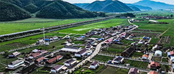 延边州安图县：“四好农村路”串起绿水青山幸福生活_fororder_吉林四好农村路1