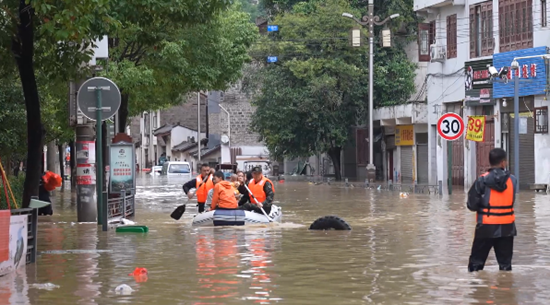 贵州镇远：洪水暗流中的“生命之绳”_fororder_6月29日救援