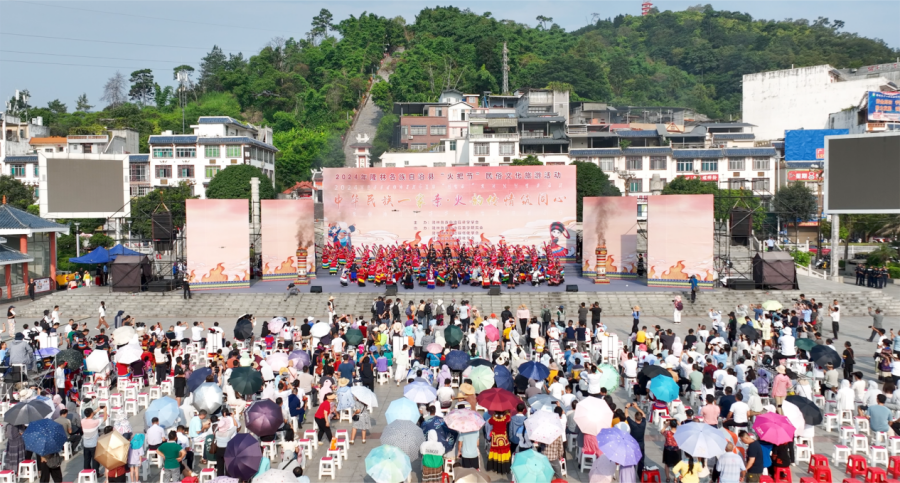 【节庆里的壮美广西】隆林“火把节”燃起最炫民族风_fororder_图片1