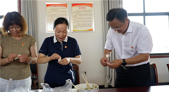 信阳市羊山新区：品孝善饺子宴 赏美好大舞台 扬文明新家风_fororder_图片1