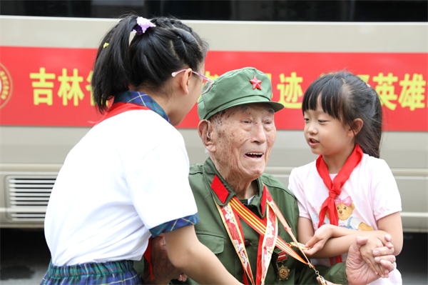 寻访老兵足迹·传承红色精神 | 老兵薛级臣：炮火硝烟中舍生忘死 和平年代发挥余热_fororder_图片4