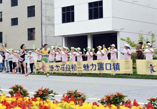 奔跑在乡间田野上 首届杭州临安半程马拉松开跑