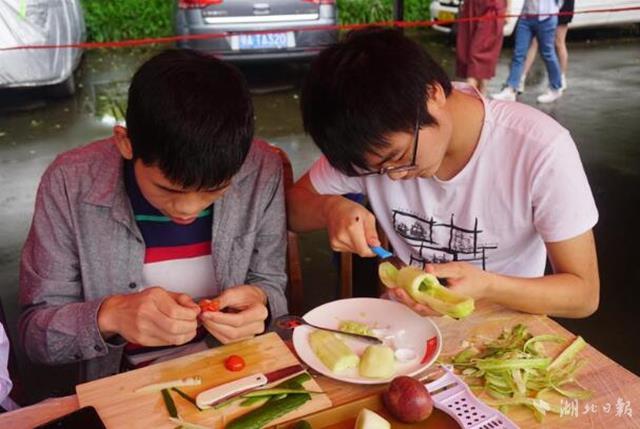 华师举行美食文化节