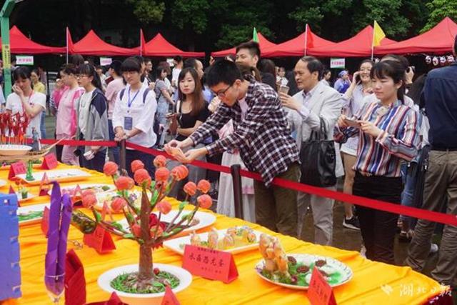 华师举行美食文化节