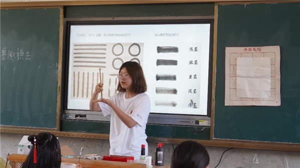 黄冈师范学院传媒与影视学院“红丝带·爱连爱”公益服务团队举办暑期“三下乡”社会实践活动开班仪式_fororder_图片3