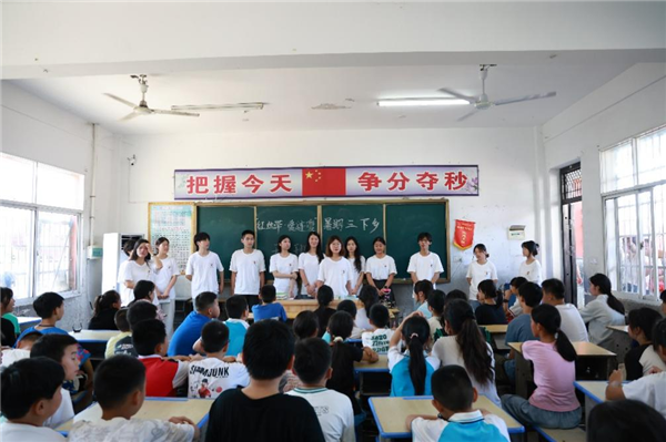 黄冈师范学院传媒与影视学院“红丝带·爱连爱”公益服务团队举办暑期“三下乡”社会实践活动开班仪式_fororder_图片1