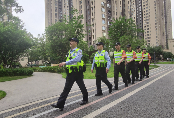 一所一警一故事｜重庆江北区港城园派出所民警熊太瑞：警企联巡保平安 护航企业促发展_fororder_微信图片_20240711153329