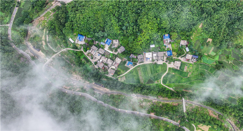 平顶山鲁山石林路：云雾缭绕美如画_fororder_DJI_20240715153325_0060_D