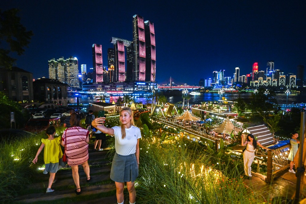 夜经济催生消费新业态 重庆再添夜间打卡潮流地