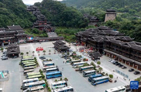 重庆彭水：民族风情助推暑期旅游