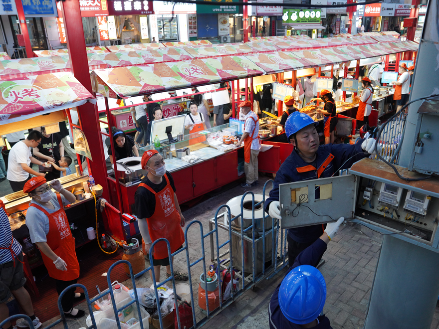 Jinzhou, Liaoning : Electricity Lights up a Street and Energizes a City_fororder_图片5