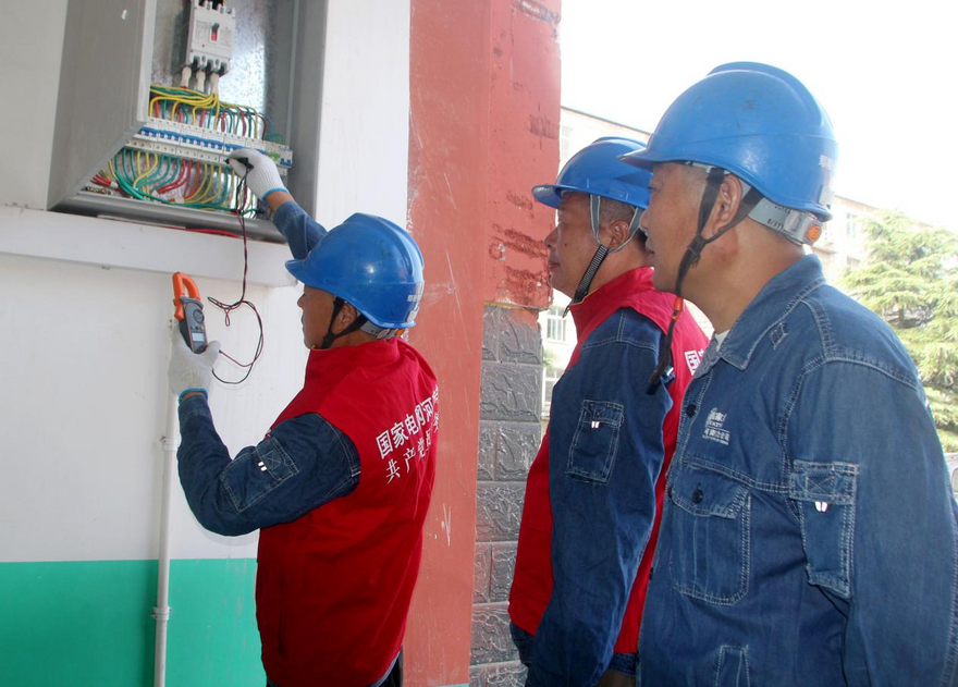 State Grid Xuchang Power Supply Company Takes Initiative to Visit and Provide Safe Electricity Usage Services During School Opening Season_fororder_图片2