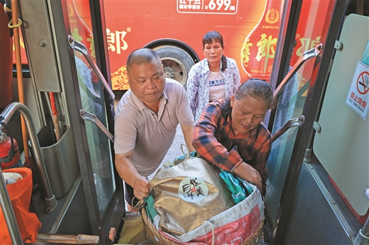 “箩筐专线”串联乡村振兴路