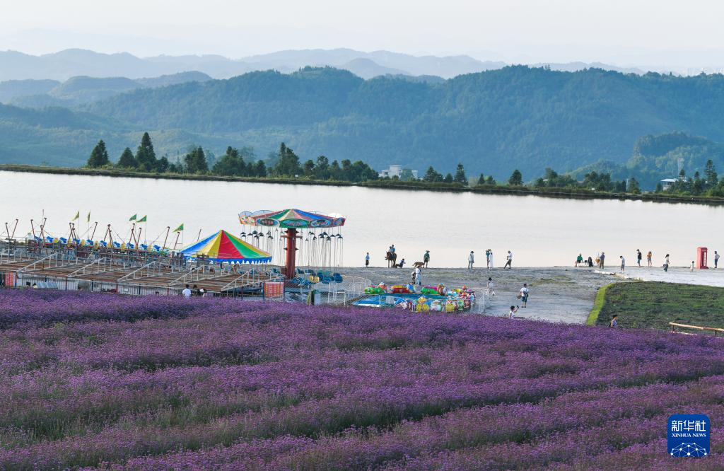 贵州龙里：“清凉山水”带热避暑游