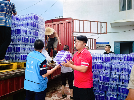 中粮可口可乐紧急调配饮用水驰援辽西受灾地区_fororder_可口可乐3