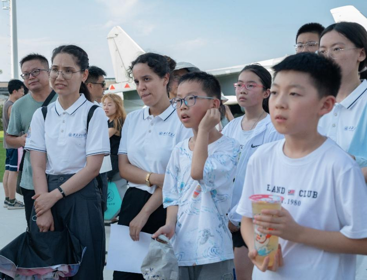 西工大中外青年共学国情 课后同唱“我爱你，中国”_fororder_图片6