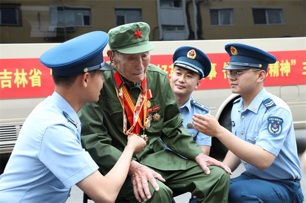 寻访老兵足迹·传承红色精神 | 老兵薛级臣：炮火硝烟中舍生忘死 和平年代发挥余热_fororder_图片2