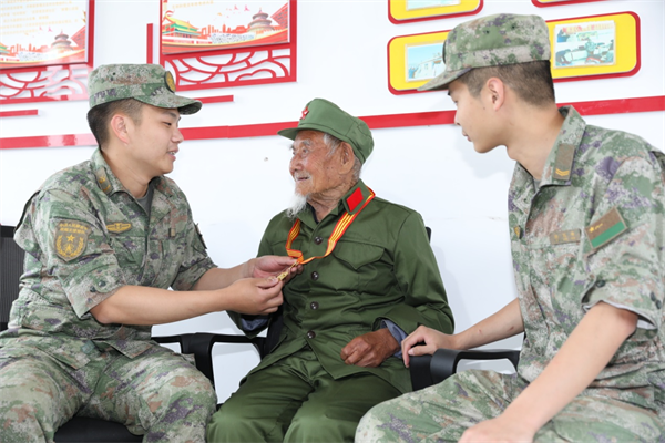 寻访老兵足迹·传承红色精神 | 老兵杜德山：炮火硝烟中一往无前 用生命抢救生命_fororder_图片2