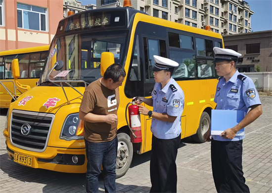 沈阳交警护航开学季 上好交通安全第一课_fororder_交警开学9