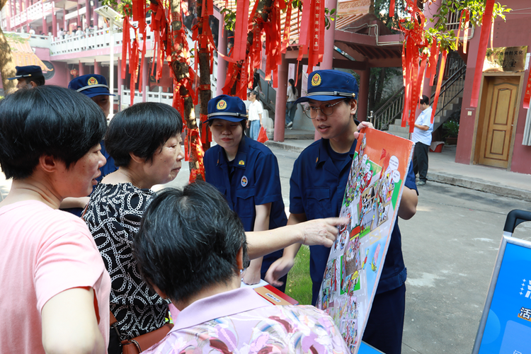 赣州宁都县：消防宣传进寺庙 送去安全“防火经”_fororder_图片2