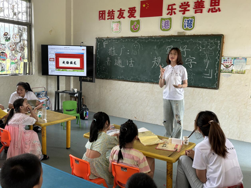 南昌职业大学志愿者走进“童心港湾”开展推普实践活动_fororder_图片8