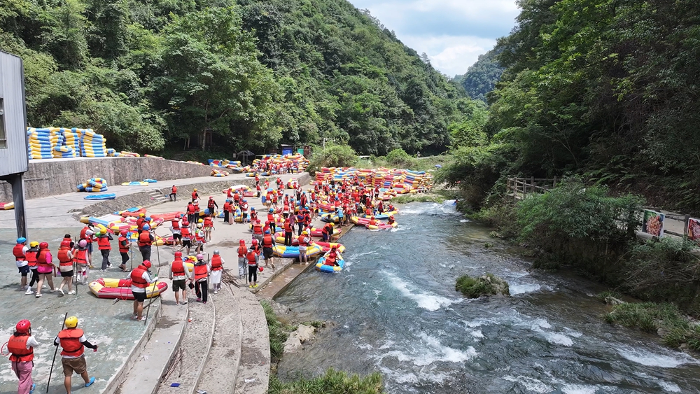 贵州镇远高过河景区迎来避暑高峰_fororder_8月10日 (1)(3)