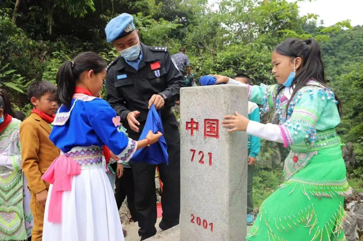 广西“云说壮美走边关”：边境苗寨爱国守疆开出“幸福花”_fororder_图片4