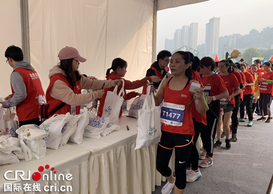 【CRI专稿 列表】2019重庆女子半马开跑 一万余人参赛刷新赛事规模