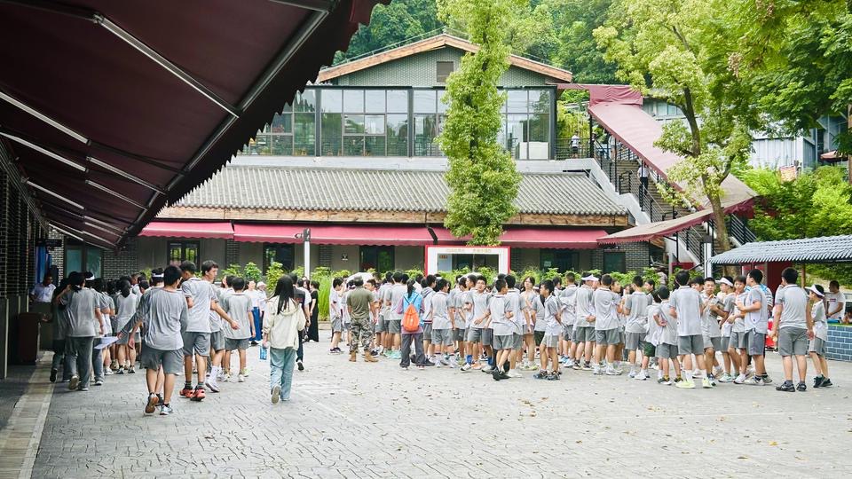 重庆：暑期旅游旺季 红色旅游成为“精神补给站”