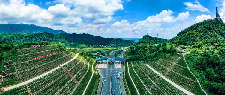 邛芦荥高速公路项目启动 雅安北部交通再提速_fororder_公路+铁路，雅安东向融入的路越来越多-供图-雅安市交通运输局