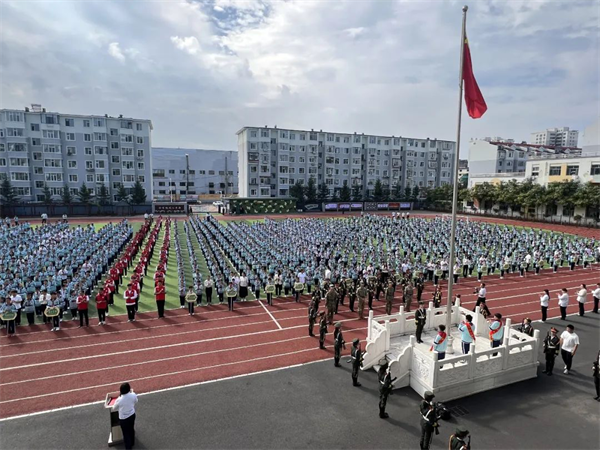 延吉市开展迎国庆升旗仪式暨退役军人关爱青少年志愿服务活动_fororder_吉林升旗1