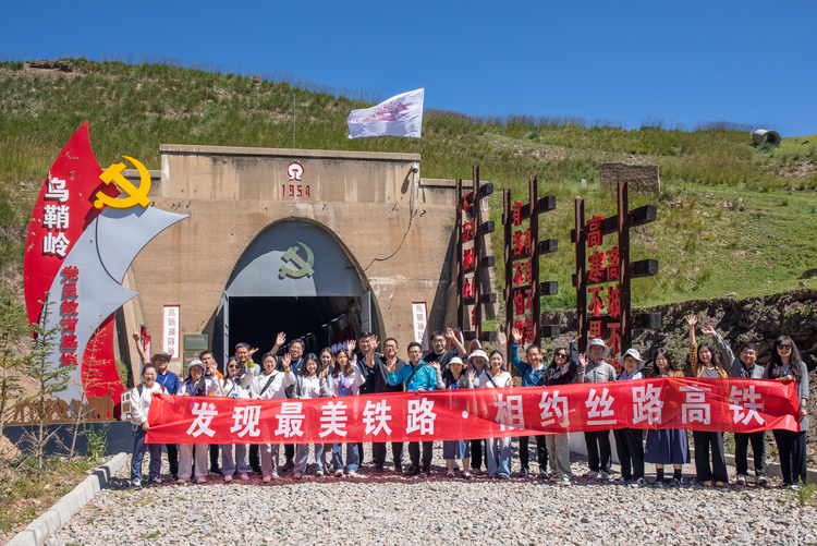 【发现最美铁路·相约丝路高铁】乌鞘岭隧道：横越乌岭天下殊，敢叫天堑变通途_fororder_图片2