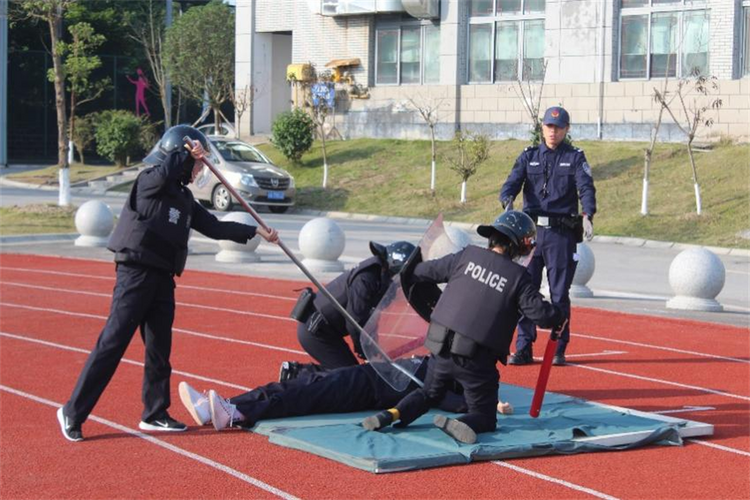 重庆永川警务实战教官翁子涵：心怀热忱锻造警营精兵_fororder_图片3