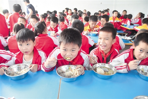 【图文】【文体旅游】（首页标题）广西20所学校学生饮食获改善（内容页标题）广西一营养健康项目启动 20所学校学生饮食获改善