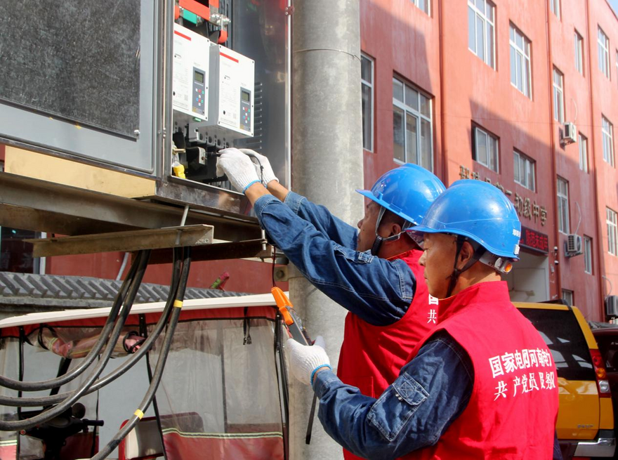 State Grid Xuchang Power Supply Company Takes Initiative to Visit and Provide Safe Electricity Usage Services During School Opening Season_fororder_图片1(1)