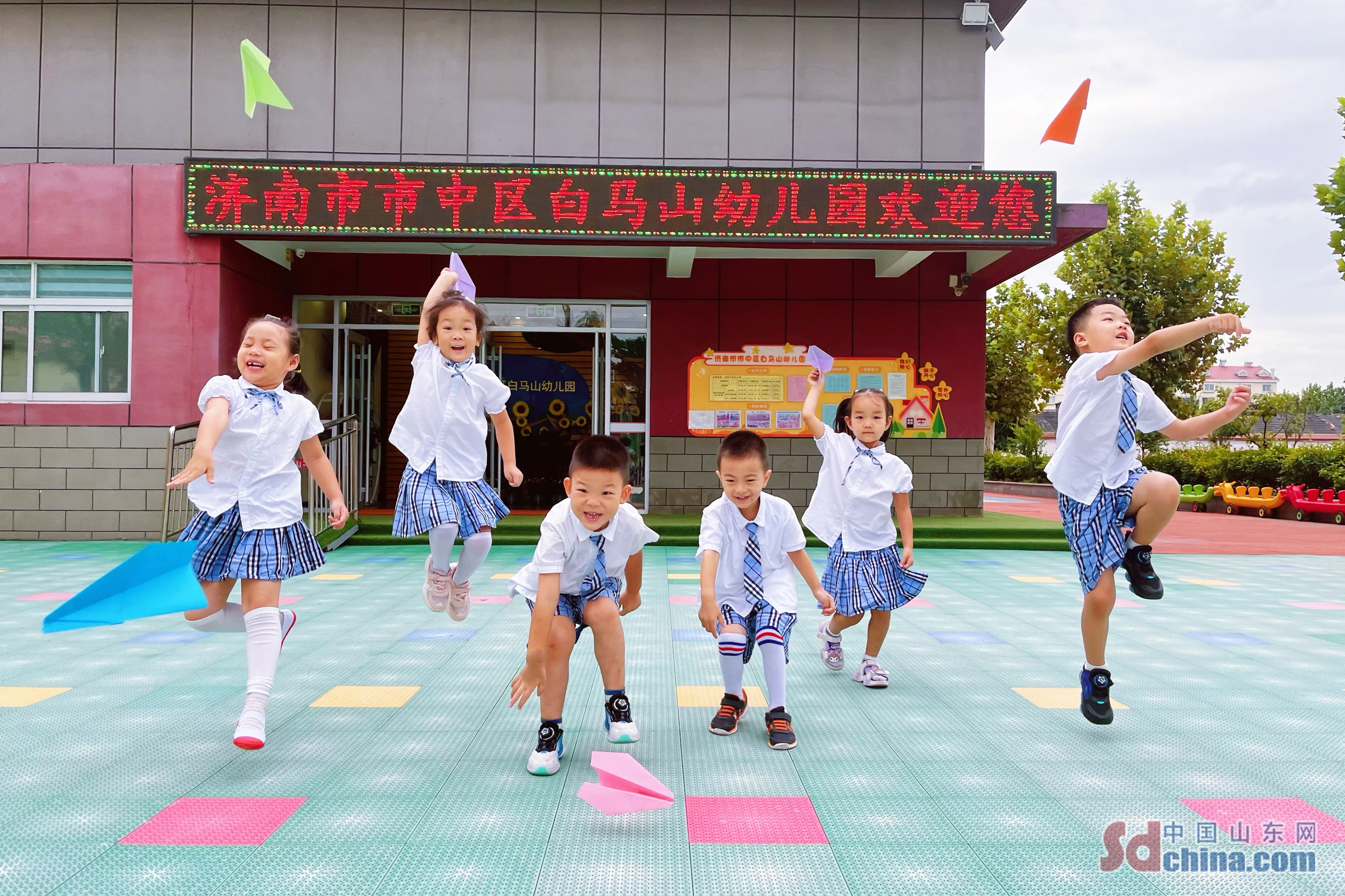 山东济南：萌娃迎开学