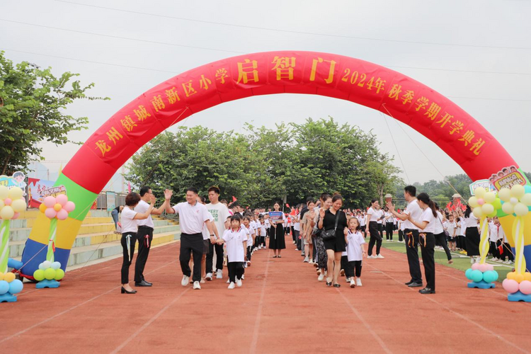 广西各地学校“花式”迎新生_fororder_图片18