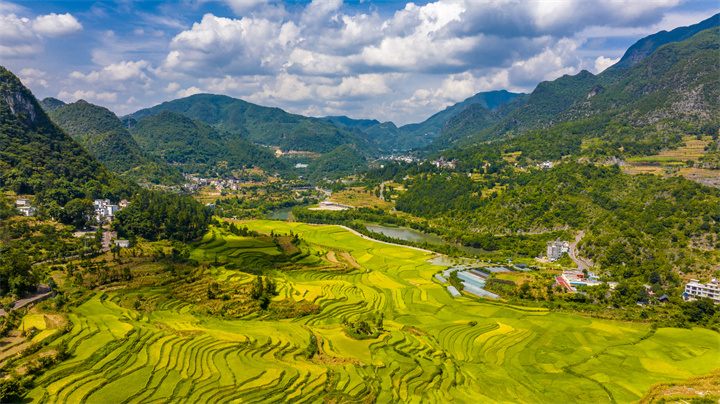 “建”画里乡村 “留”梦里乡愁——央视一套《山水间的家》走进盘州