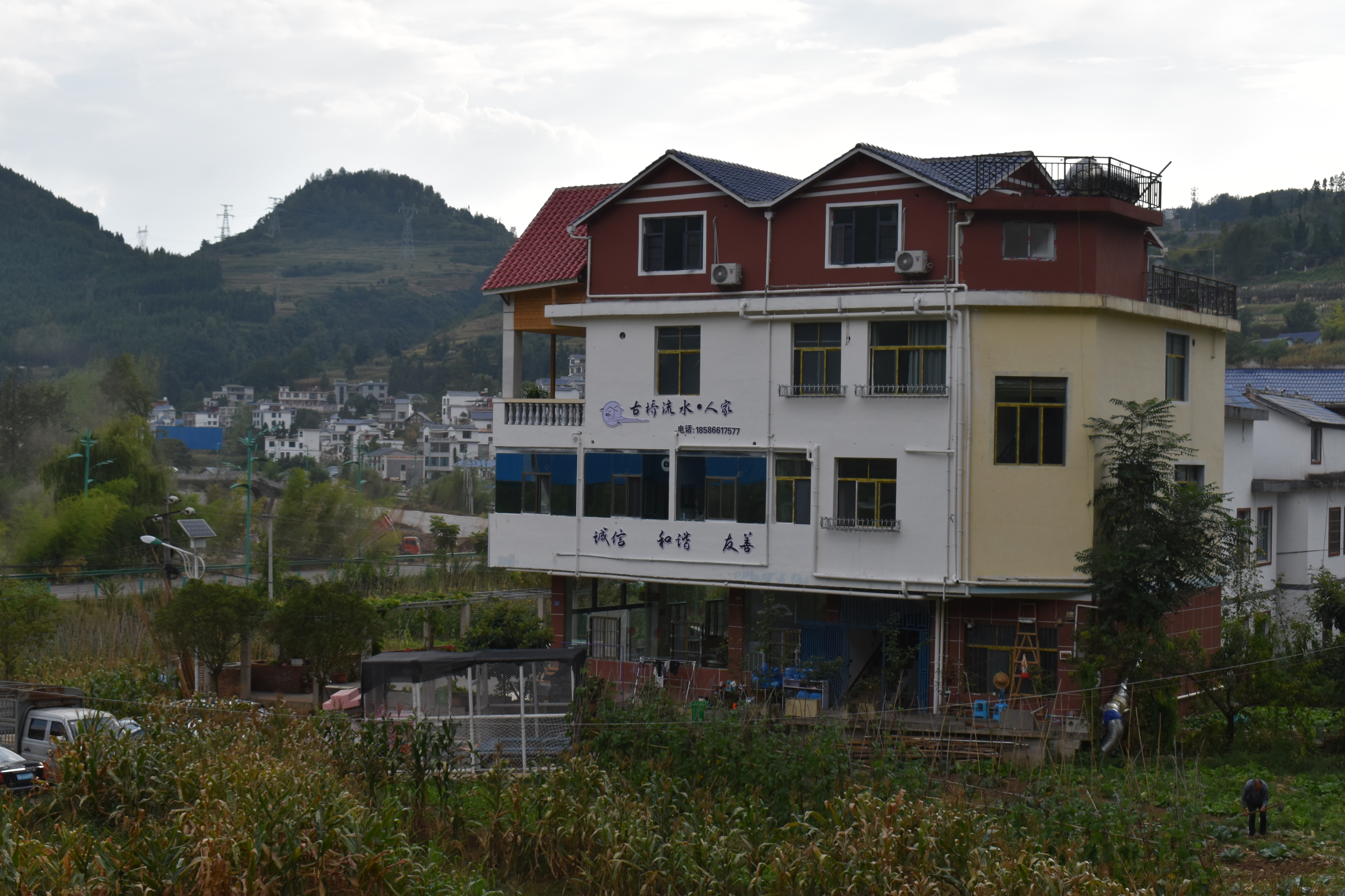 六盘水市钟山区：“以勒河”畔的“桥”