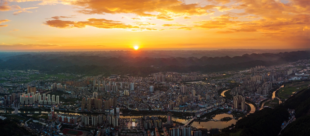 这个秋天出发贵州惠水 看风吹稻浪 感受宜人秋意_fororder_夕阳下的惠水 黄平摄