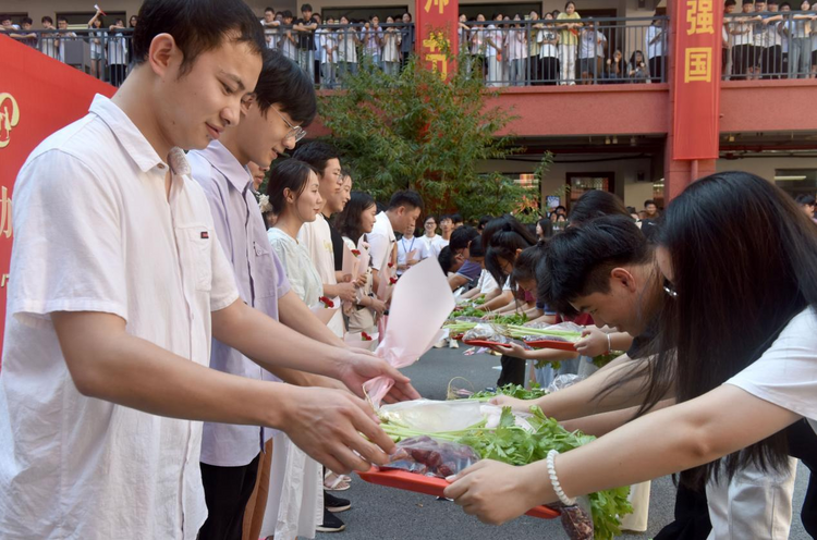 乐平市第十中学以“束脩之礼”庆教师节_fororder_图片6