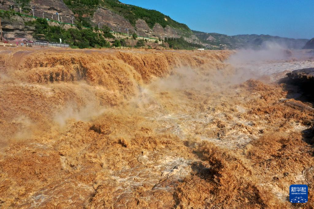 山西临汾：“金瀑飞流”迎客来