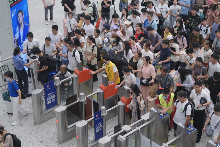 中秋佳节将至 深圳铁路加开夜间高铁做好旅客出行服务 深圳北站预计到发旅客216.5万人次_fororder_7